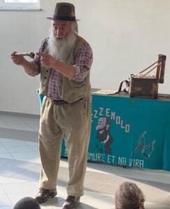 Prezzemolo presenta un giocattolo di una volta