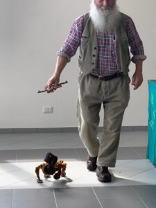 Prezzemolo presenta un giocattolo di una volta